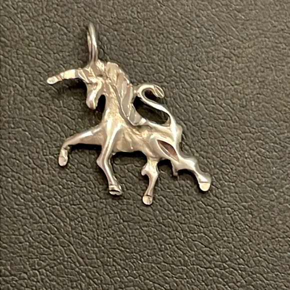 4 vintage Charm Lot 2  stamped 925or Sterling the others are silver no stamp. - Picture 2 of 7